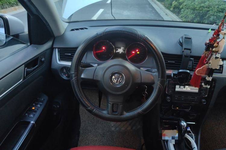 Used Volkswagen Bora 2013 1.6L Automatic Fashion Model Steering Wheel