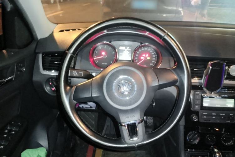 Used Volkswagen Bora 2013 1.6L Automatic Fashion Model Steering Wheel