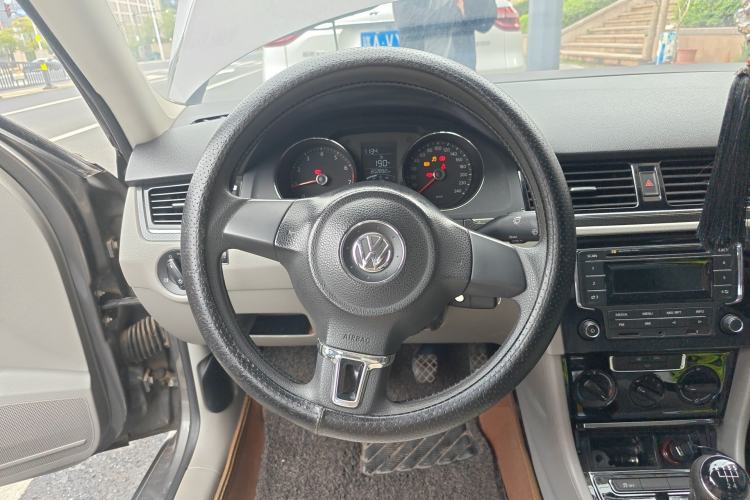 Used Volkswagen Bora 2013 1.6L Manual Fashion Edition Steering Wheel