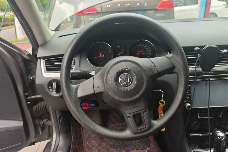 Used Volkswagen Bora 2013 1.6L Automatic Fashion Model Steering Wheel