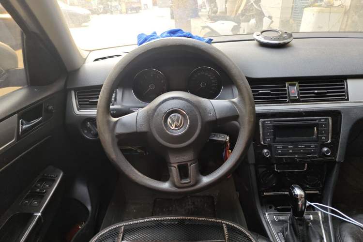 Used Volkswagen Bora 2013 1.6L Automatic Fashion Model Steering Wheel