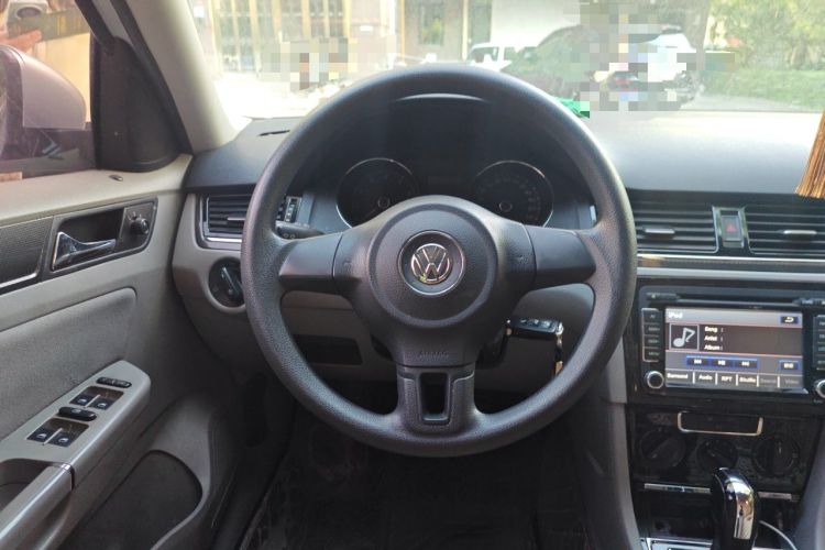 Used Volkswagen Bora 2013 1.6L Automatic Fashion Model Steering Wheel