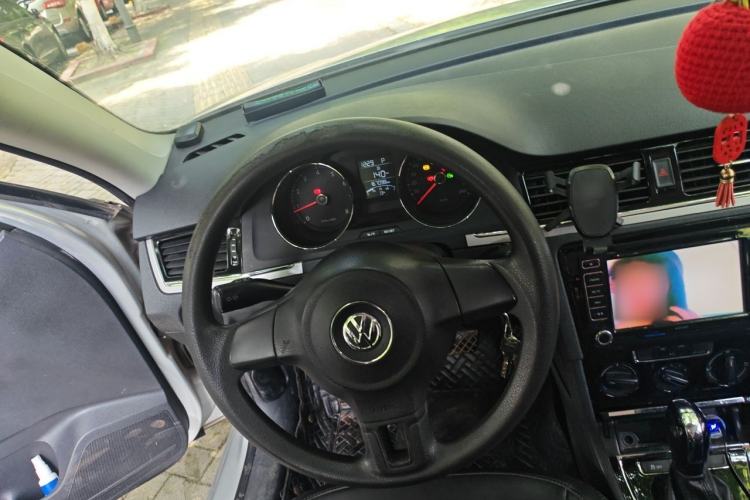 Used Volkswagen Bora 2013 1.6L Automatic Fashion Model Steering Wheel