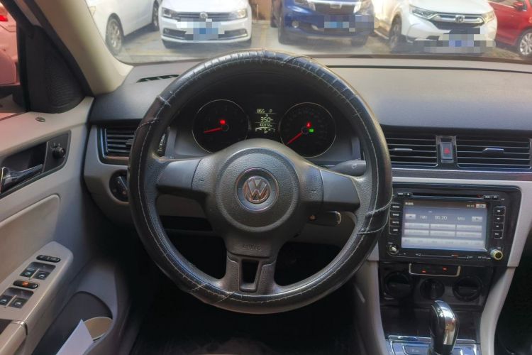 Used Volkswagen Bora 2013 1.6L Automatic Fashion Model Steering Wheel