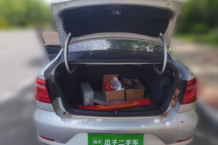 Used Volkswagen Bora 2013 1.6L Manual Fashion Edition Trunk