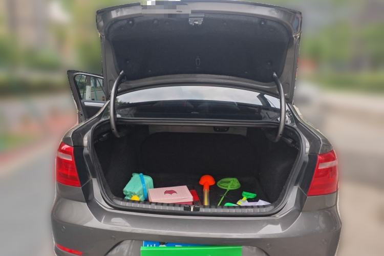 Used Volkswagen Bora 2013 1.6L Automatic Fashion Model Trunk