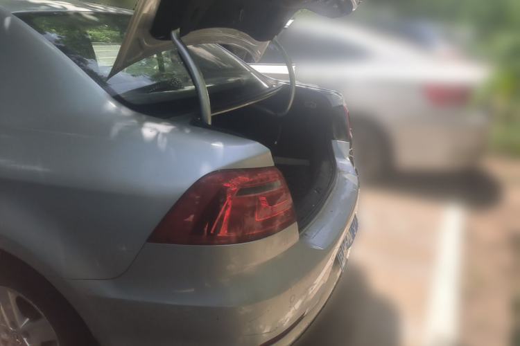 Used Volkswagen Bora 2013 1.6L Manual Fashion Edition Trunk