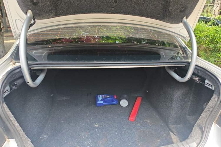 Used Volkswagen Bora 2013 1.6L Automatic Fashion Model Trunk
