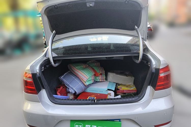 Used Volkswagen Bora 2013 1.6L Manual Fashion Edition Trunk