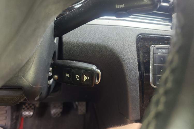 Used Volkswagen Bora 2013 1.6L Manual Comfort Model Vehicle Key