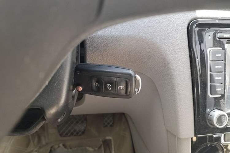 Used Volkswagen Bora 2013 1.6L Automatic Fashion Model Vehicle Key