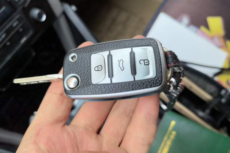 Used Volkswagen Bora 2013 1.6L Manual Fashion Edition Vehicle Key
