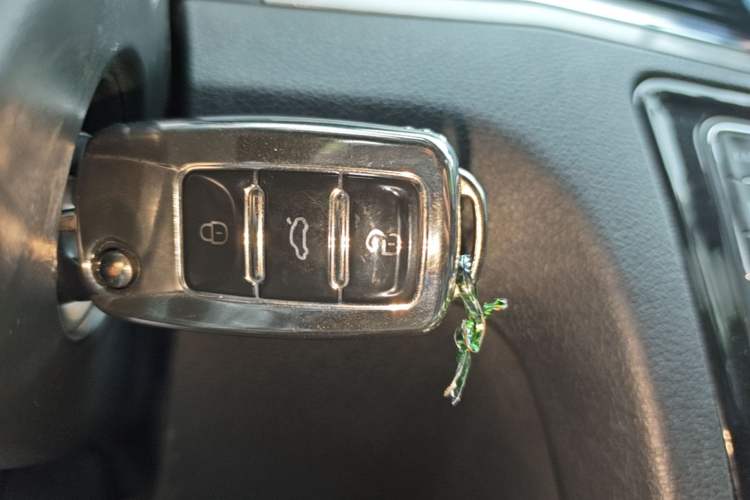 Used Volkswagen Bora 2013 1.6L Automatic Fashion Model Vehicle Key