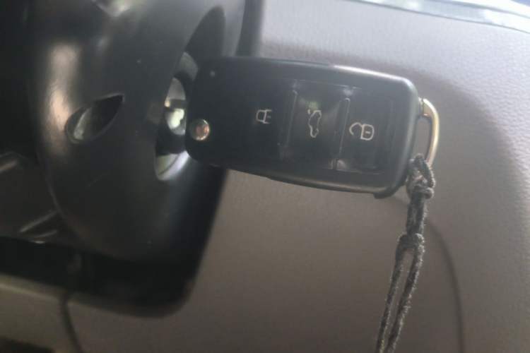 Used Volkswagen Bora 2013 1.6L Manual Fashion Edition Vehicle Key