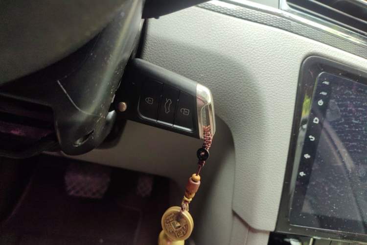 Used Volkswagen Bora 2013 1.6L Automatic Fashion Model Vehicle Key