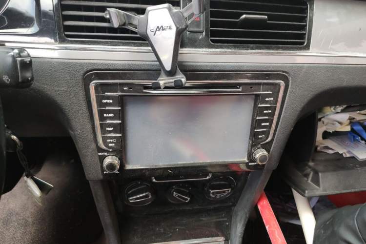 Used Volkswagen Bora 2013 1.6L Manual Comfort Model Audio And AC Panel