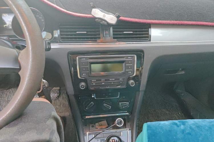 Used Volkswagen Bora 2013 1.6L Manual Comfort Model Audio And AC Panel