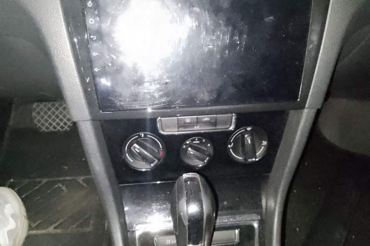 Used Volkswagen Bora 2013 1.6L Automatic Comfort Model Audio And AC Panel