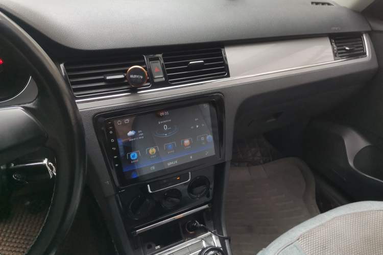 Used Volkswagen Bora 2013 1.6L Manual Fashion Edition Audio And AC Panel