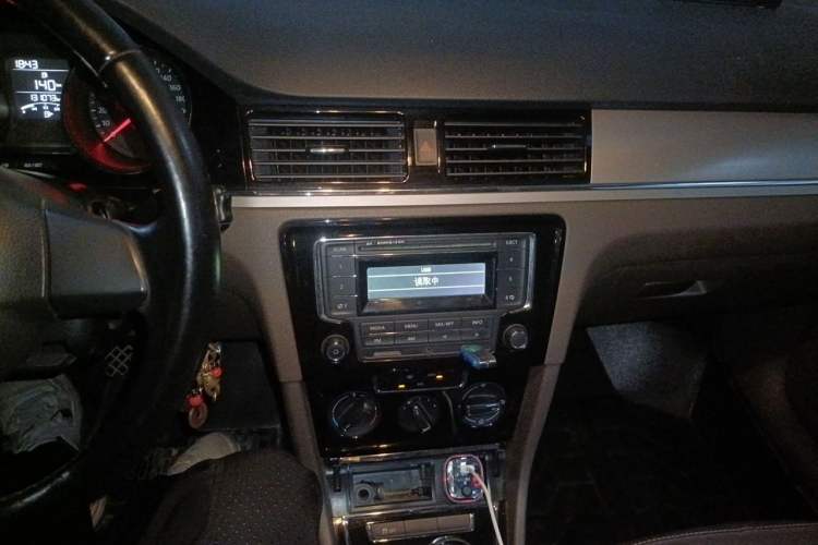 Used Volkswagen Bora 2013 1.6L Manual Comfort Model Audio And AC Panel