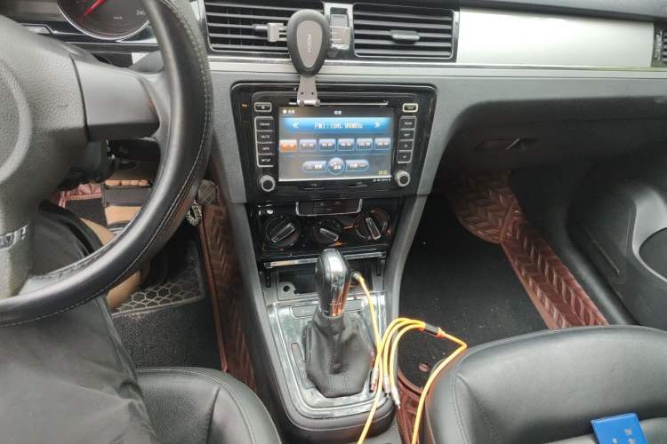 Used Volkswagen Bora 2013 1.6L Automatic Comfort Model Audio And AC Panel
