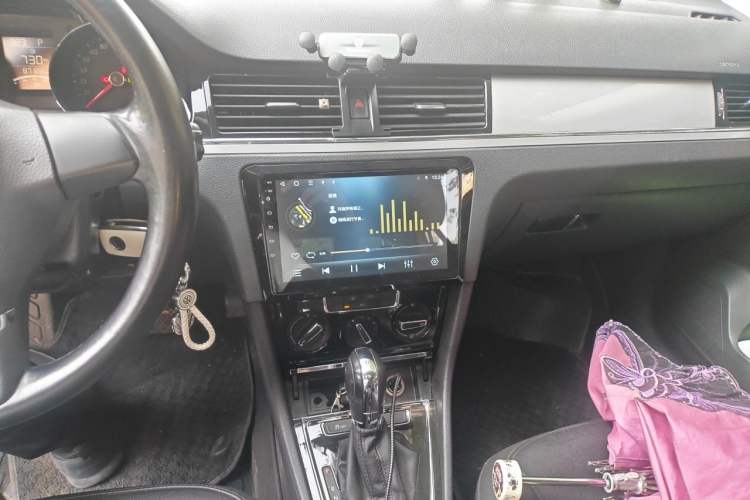 Used Volkswagen Bora 2013 1.6L Automatic Comfort Model Audio And AC Panel
