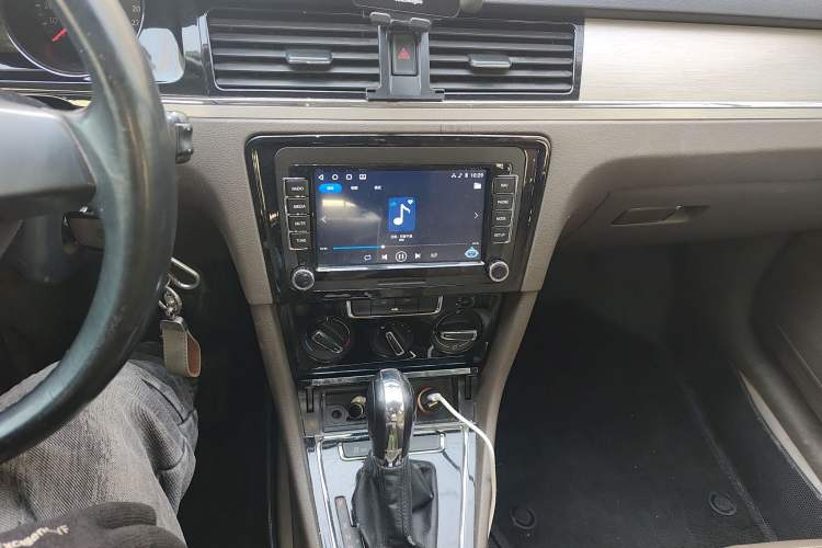 Used Volkswagen Bora 2013 1.6L Automatic Comfort Model Audio And AC Panel