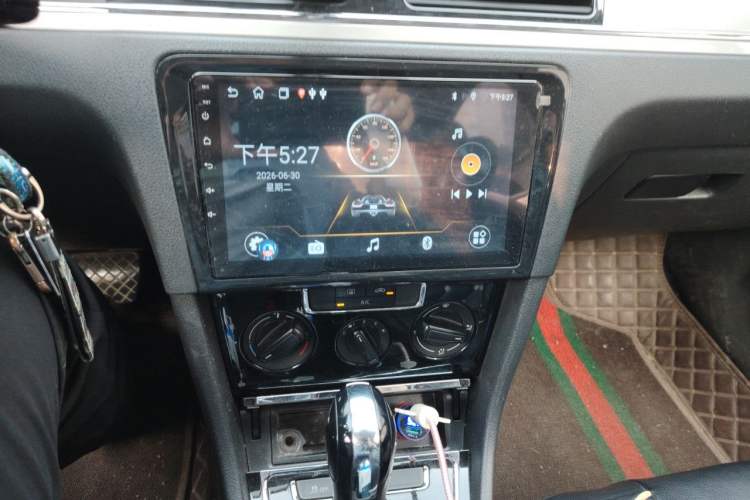 Used Volkswagen Bora 2013 1.6L Automatic Fashion Model Audio And AC Panel