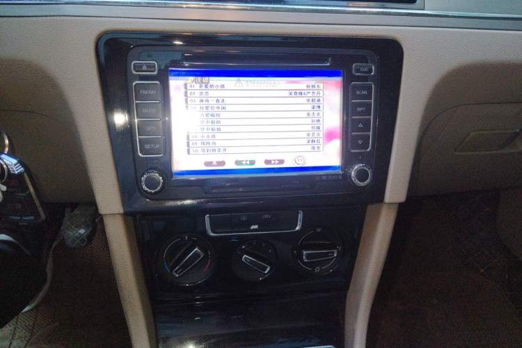 Used Volkswagen Bora 2013 1.6L Manual Comfort Model Audio And AC Panel