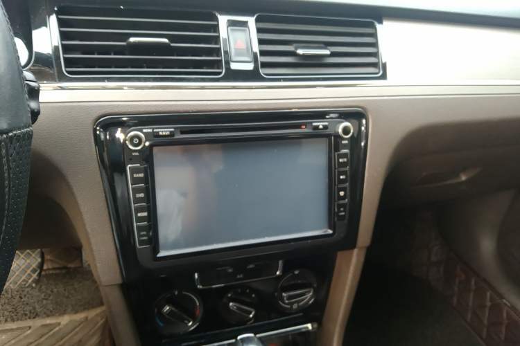 Used Volkswagen Bora 2013 1.6L Automatic Comfort Model Audio And AC Panel