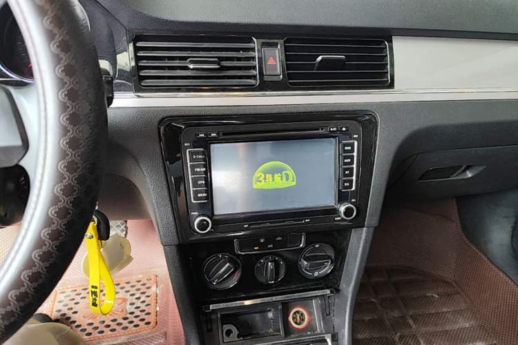 Used Volkswagen Bora 2013 1.6L Manual Comfort Model Audio And AC Panel