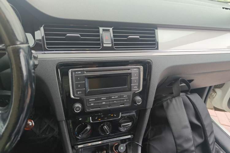 Used Volkswagen Bora 2013 1.4T Manual Comfort Model Audio And AC Panel