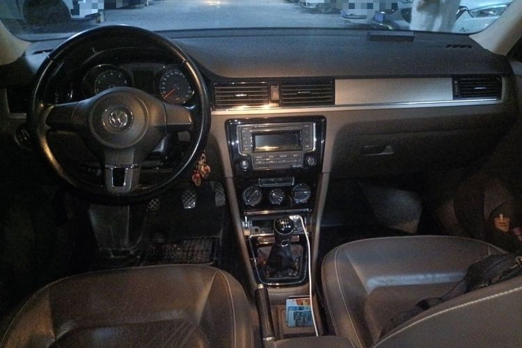 Used Volkswagen Bora 2013 1.6L Manual Comfort Model Center Console