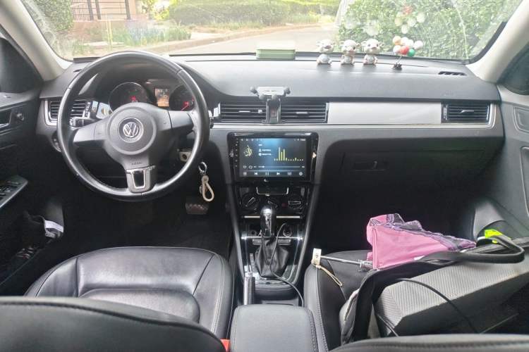 Used Volkswagen Bora 2013 1.6L Automatic Comfort Model Center Console