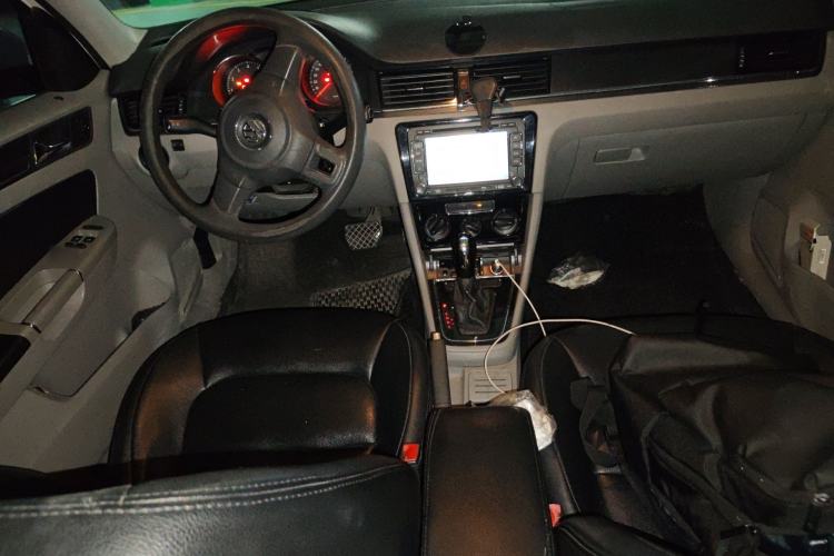 Used Volkswagen Bora 2013 1.6L Automatic Fashion Model Center Console