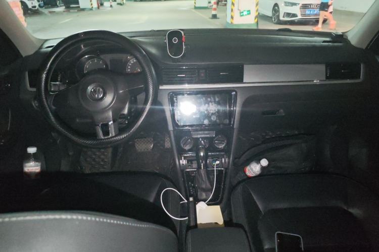 Used Volkswagen Bora 2013 1.6L Automatic Comfort Model Center Console
