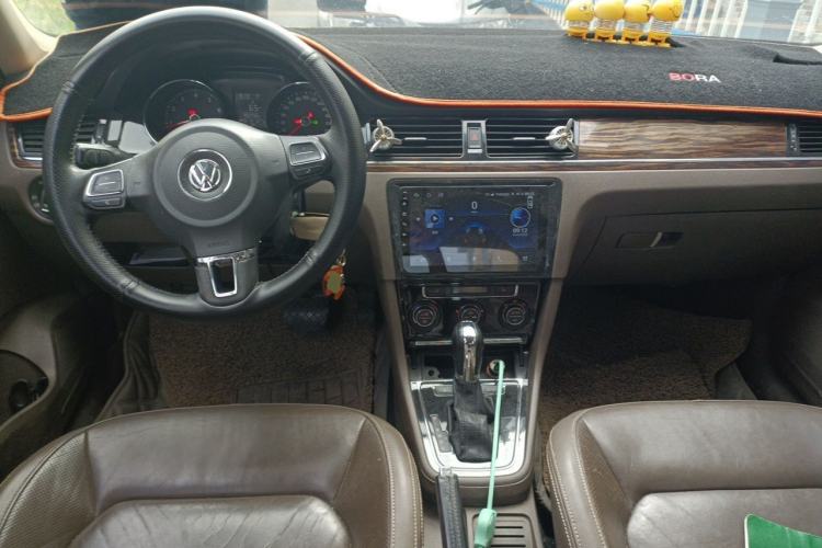 Used Volkswagen Bora 2013 1.4T Automatic Luxury Model Center Console