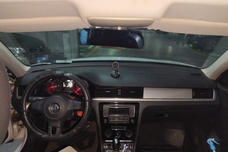 Used Volkswagen Bora 2013 1.6L Automatic Comfort Model Center Console