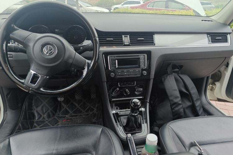 Used Volkswagen Bora 2013 1.4T Manual Comfort Model Center Console