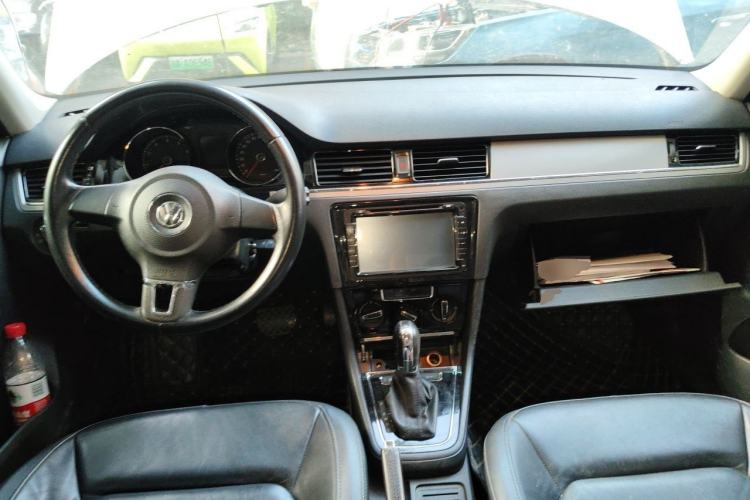 Used Volkswagen Bora 2013 1.6L Automatic Comfort Model Center Console