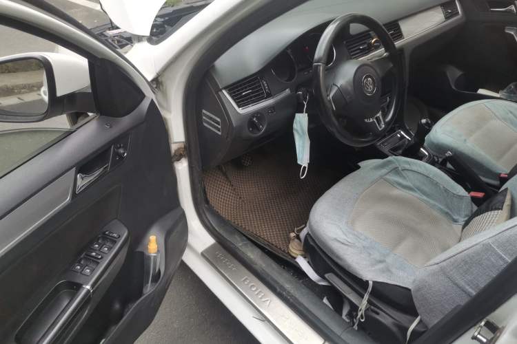 Used Volkswagen Bora 2013 1.6L Manual Fashion Edition Driver Seat