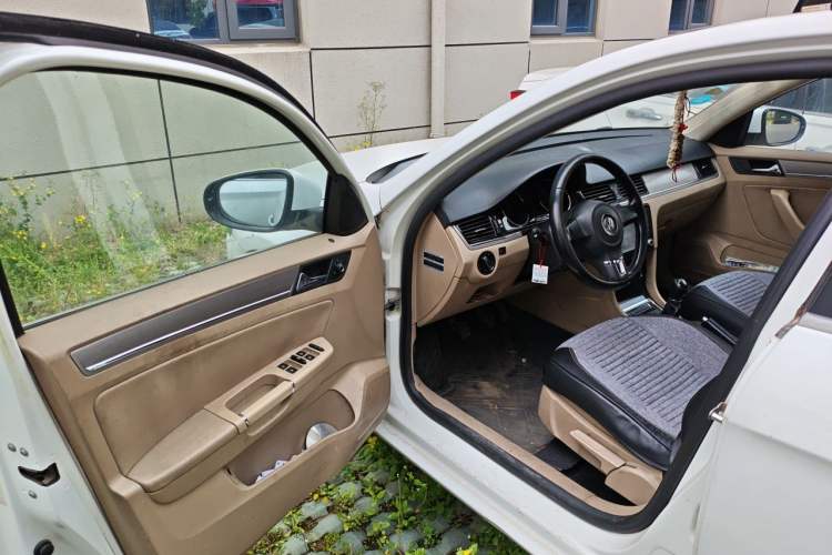 Used Volkswagen Bora 2013 1.6L Manual Comfort Model Driver Seat