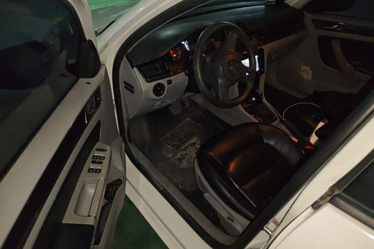 Used Volkswagen Bora 2013 1.6L Automatic Fashion Model Driver Seat