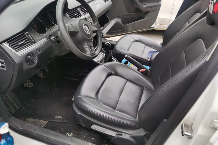 Used Volkswagen Bora 2013 1.6L Manual Fashion Edition Driver Seat