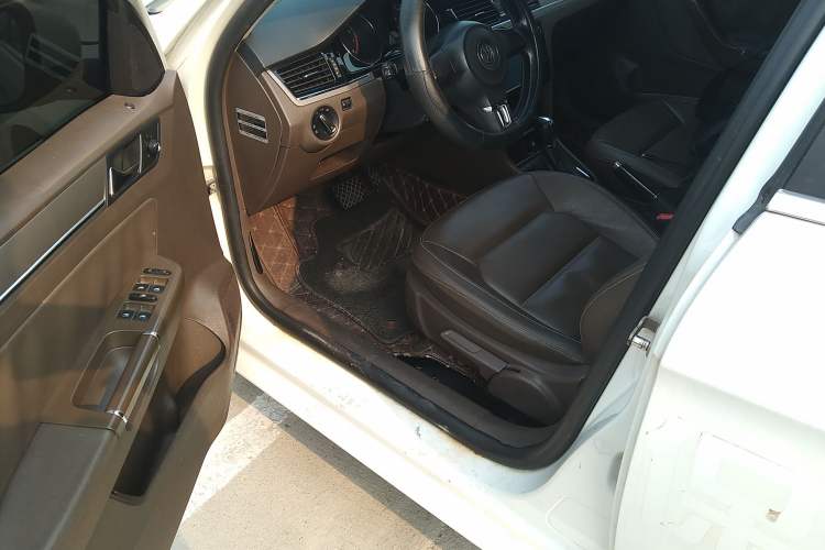 Used Volkswagen Bora 2013 1.6L Automatic Comfort Model Driver Seat