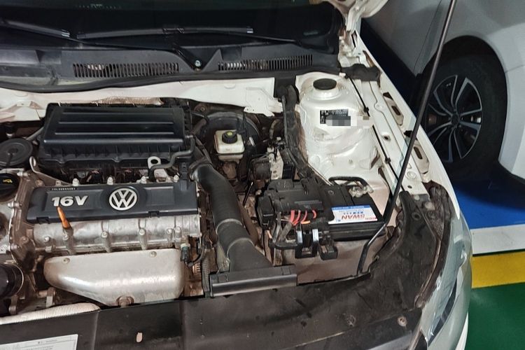 Used Volkswagen Bora 2013 1.6L Automatic Luxury Model Engine Bay Left