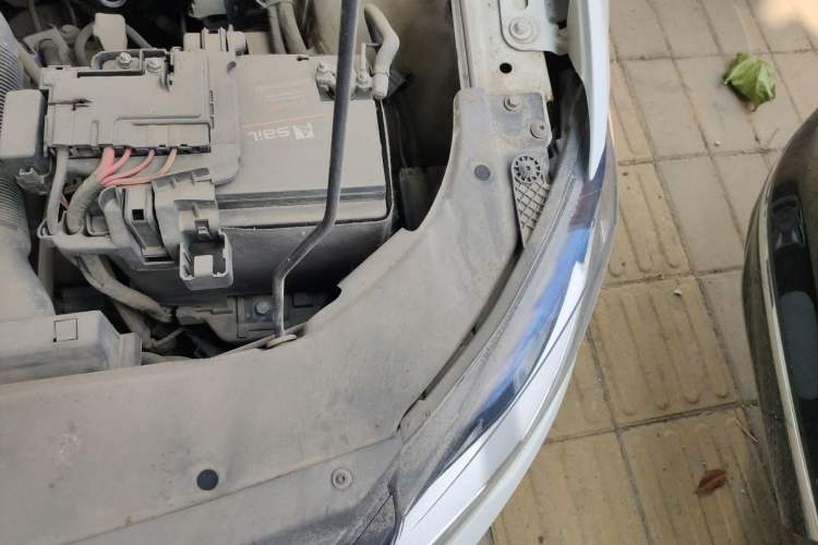 Used Volkswagen Bora 2013 1.6L Manual Comfort Model Engine Bay Left