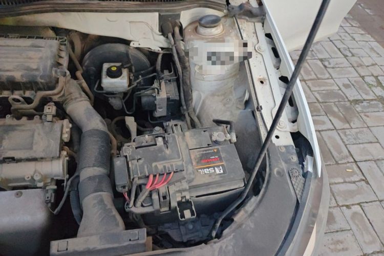 Used Volkswagen Bora 2013 1.6L Manual Comfort Model Engine Bay Left