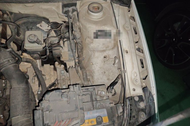 Used Volkswagen Bora 2013 1.6L Automatic Fashion Model Engine Bay Left