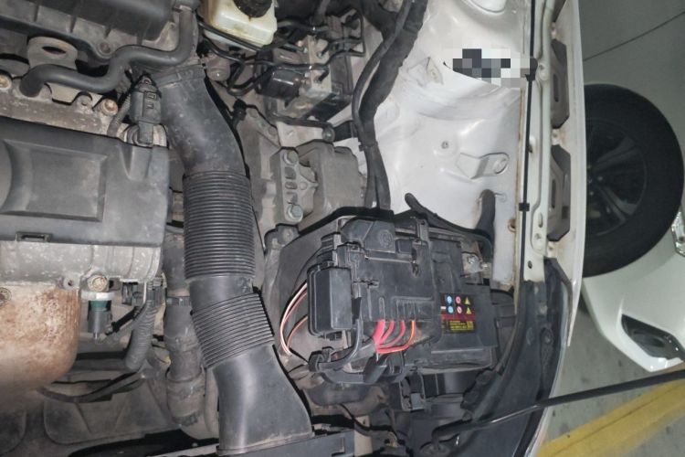 Used Volkswagen Bora 2013 1.6L Automatic Comfort Model Engine Bay Left